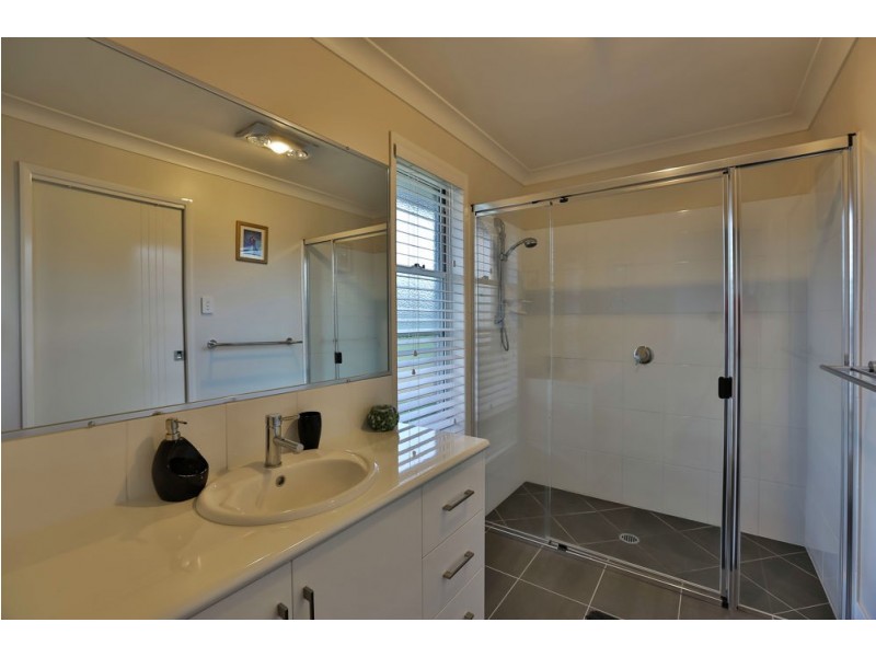 5 Egret Court, Meringandan West QLD 4352