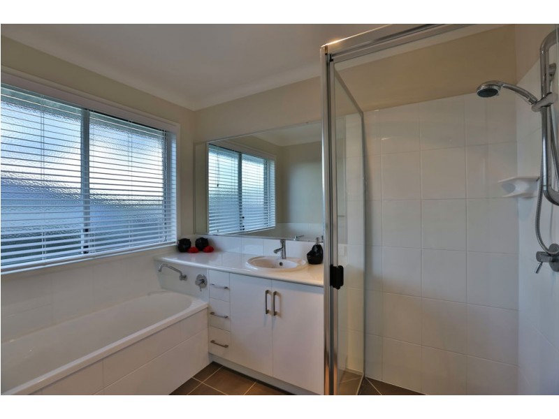 5 Egret Court, Meringandan West QLD 4352