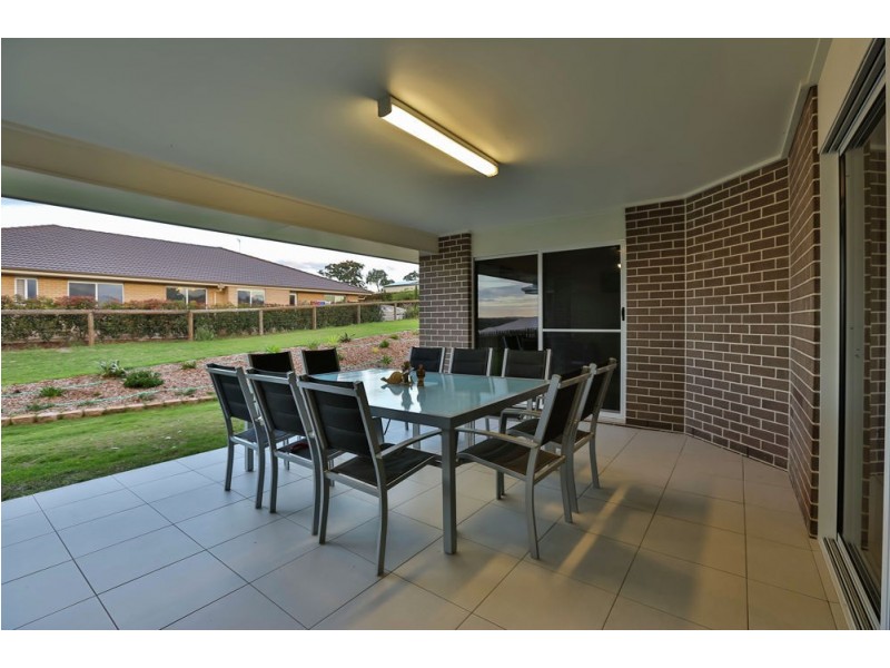 5 Egret Court, Meringandan West QLD 4352