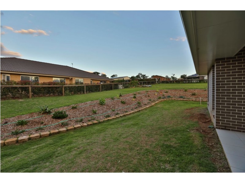 5 Egret Court, Meringandan West QLD 4352