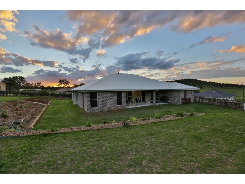 5 Egret Court, Meringandan West QLD 4352