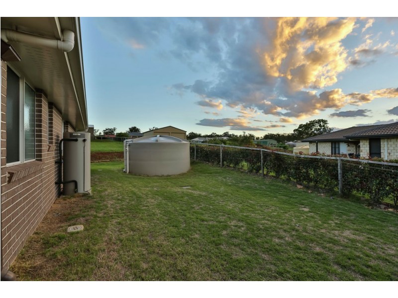 5 Egret Court, Meringandan West QLD 4352
