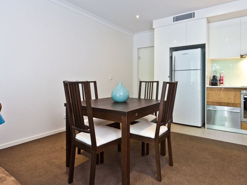 8/32 Windsor Street, Hamilton QLD 4007