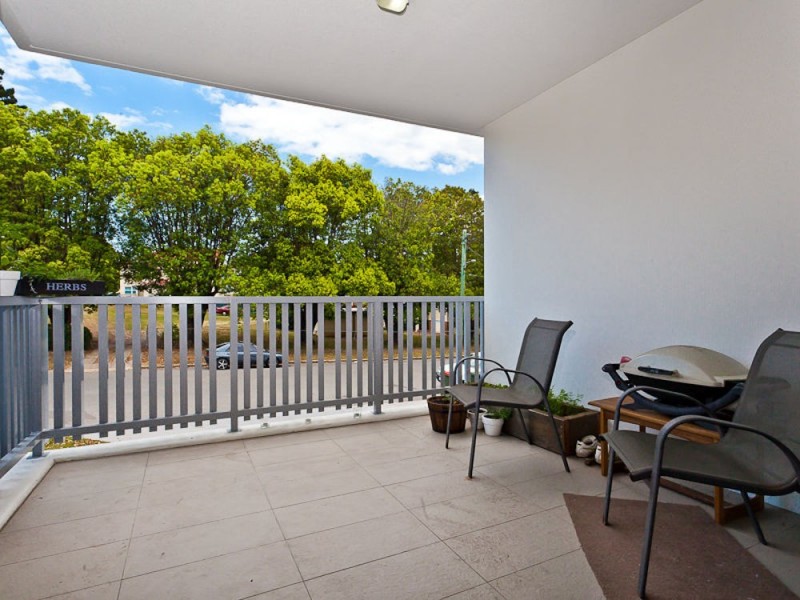 8/32 Windsor Street, Hamilton QLD 4007