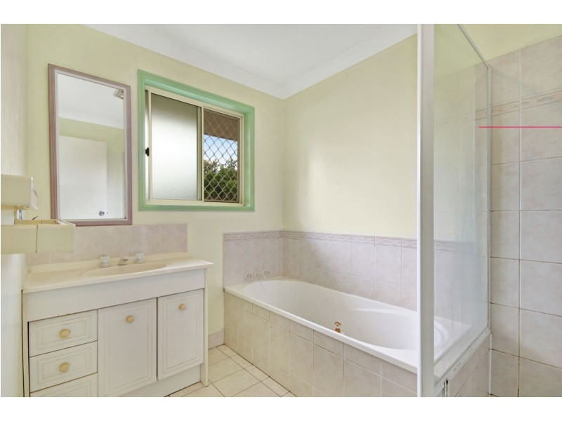 119 Evelyn Road, Wynnum West QLD 4178