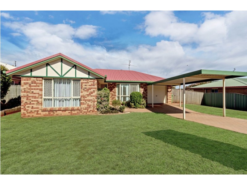 6 Oaklands Court, Glenvale QLD 4350
