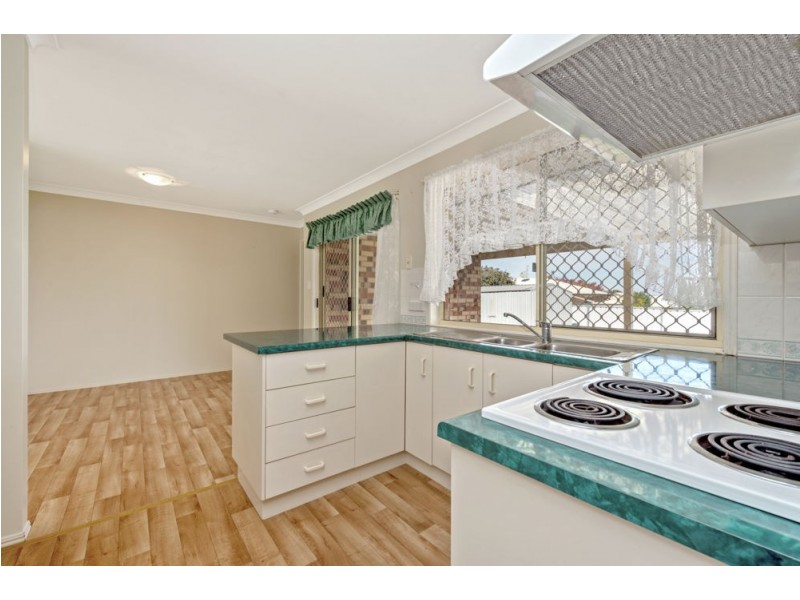 6 Oaklands Court, Glenvale QLD 4350