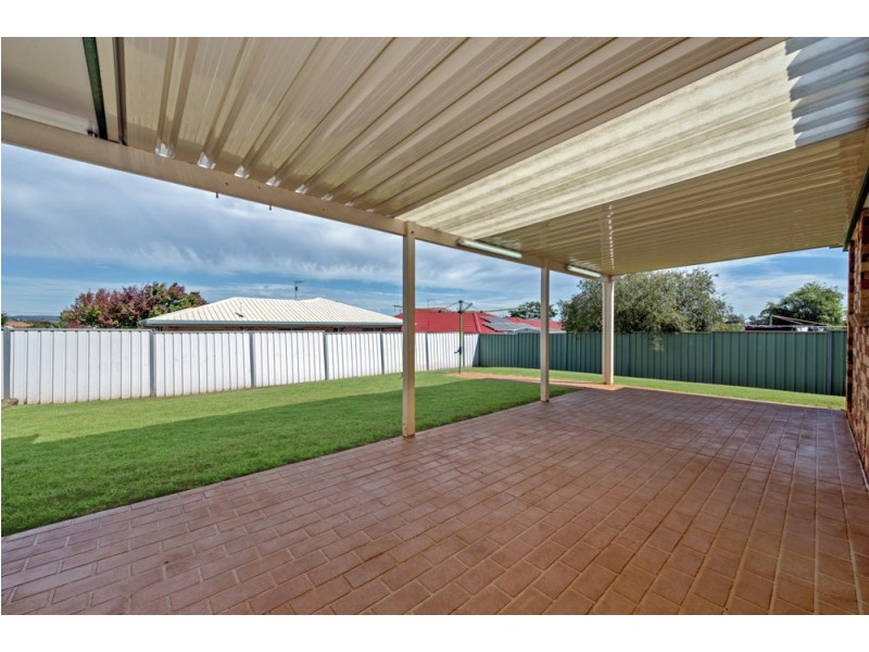 6 Oaklands Court, Glenvale QLD 4350