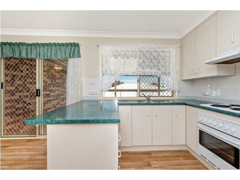 6 Oaklands Court, Glenvale QLD 4350