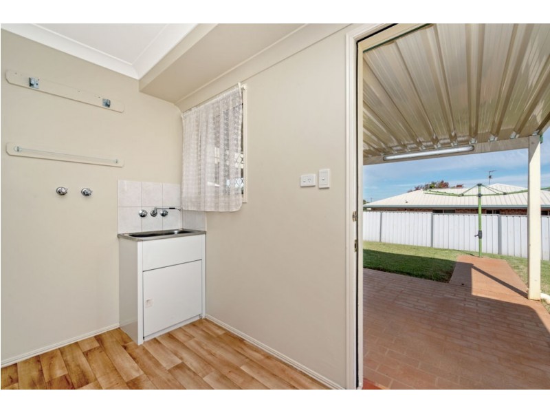 6 Oaklands Court, Glenvale QLD 4350