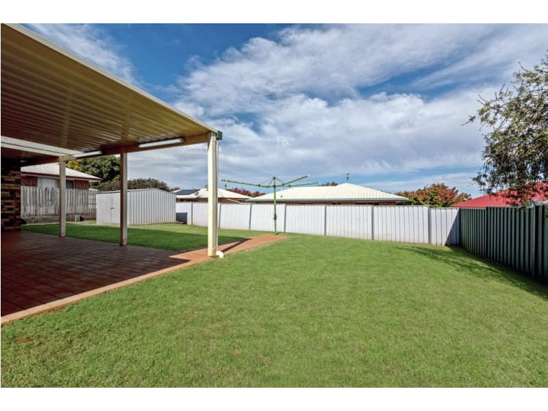 6 Oaklands Court, Glenvale QLD 4350