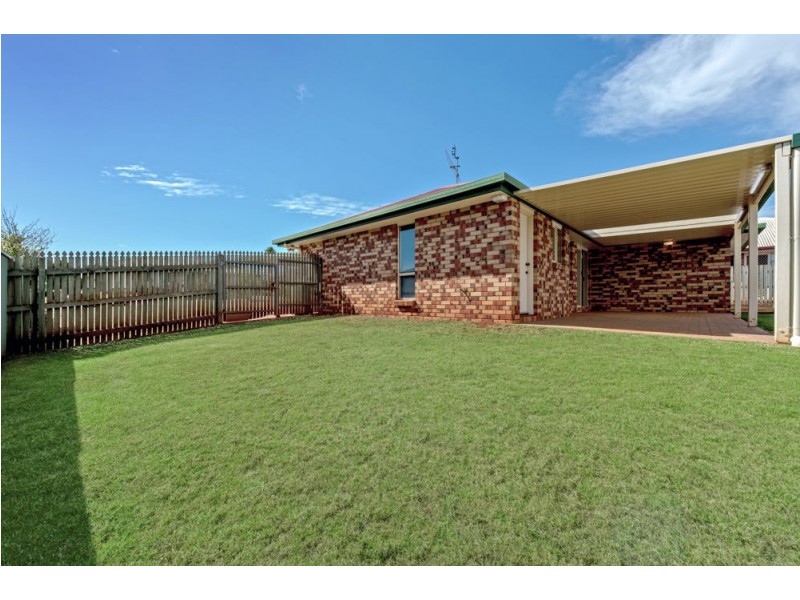 6 Oaklands Court, Glenvale QLD 4350