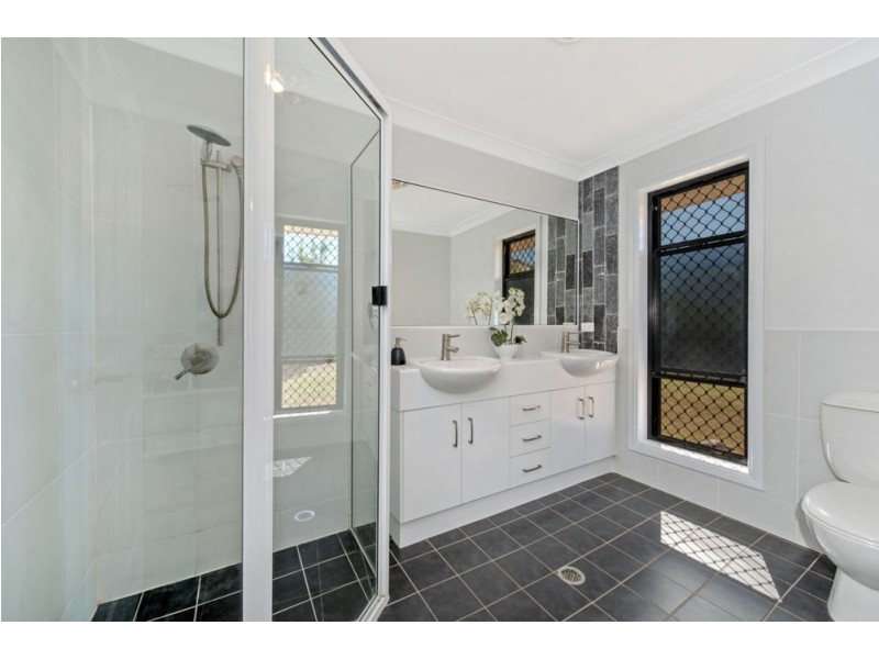 10 Jenna Court, Highfields QLD 4352