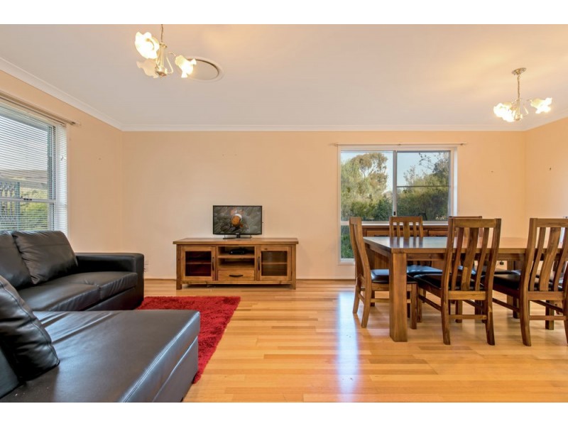 17 Lake Drive, Meringandan QLD 4352