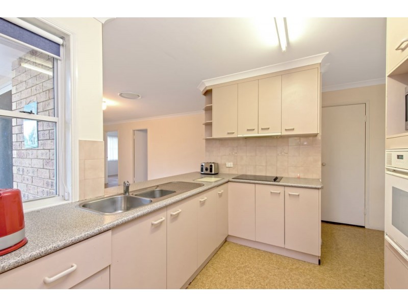 17 Lake Drive, Meringandan QLD 4352