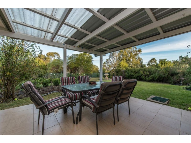 17 Lake Drive, Meringandan QLD 4352