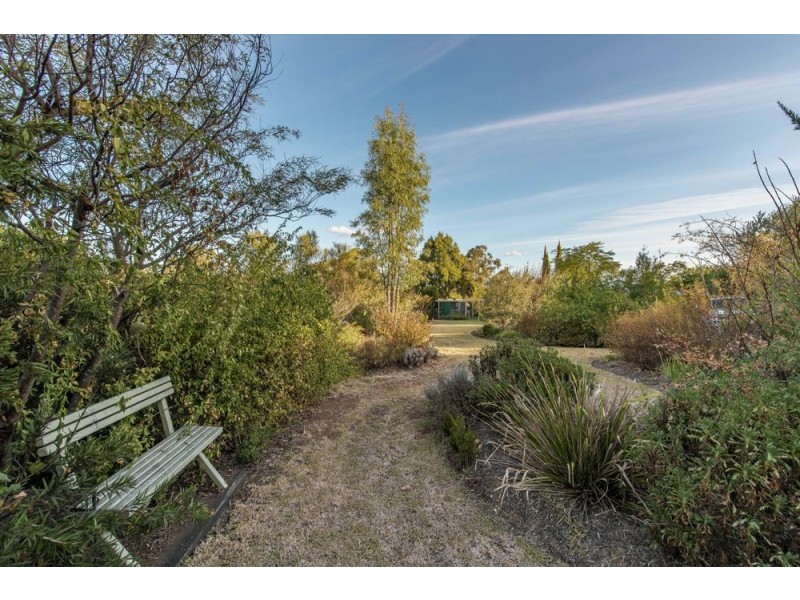 17 Lake Drive, Meringandan QLD 4352