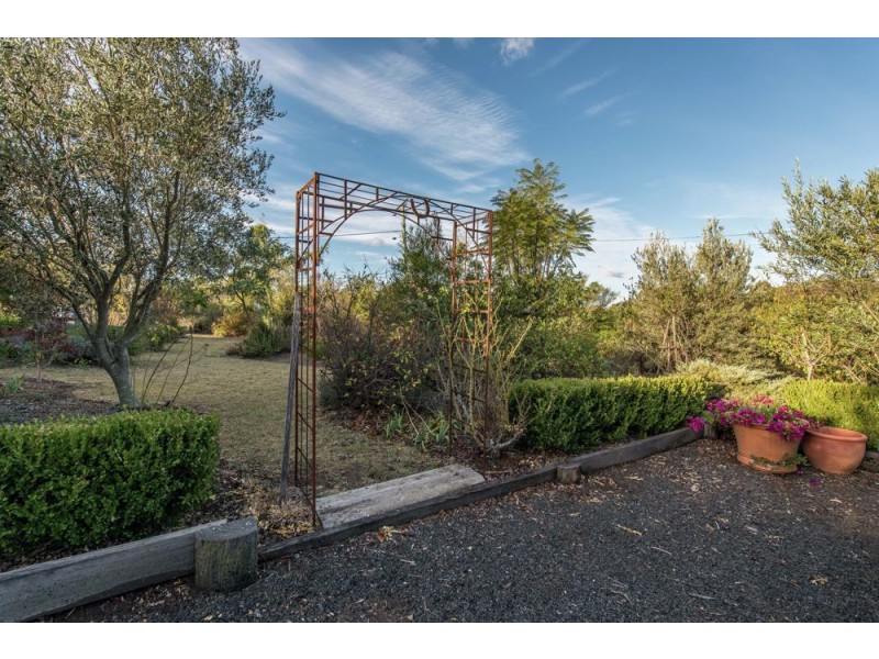 17 Lake Drive, Meringandan QLD 4352