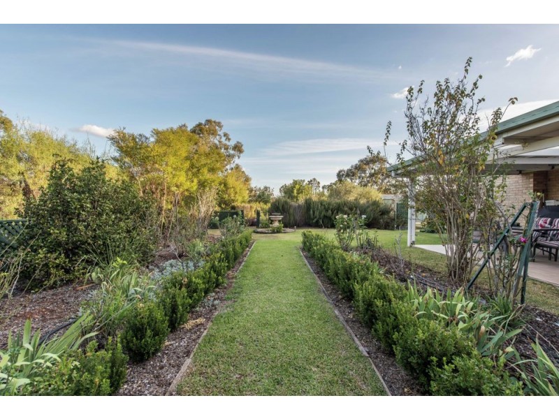 17 Lake Drive, Meringandan QLD 4352