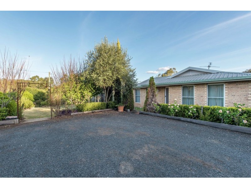 17 Lake Drive, Meringandan QLD 4352