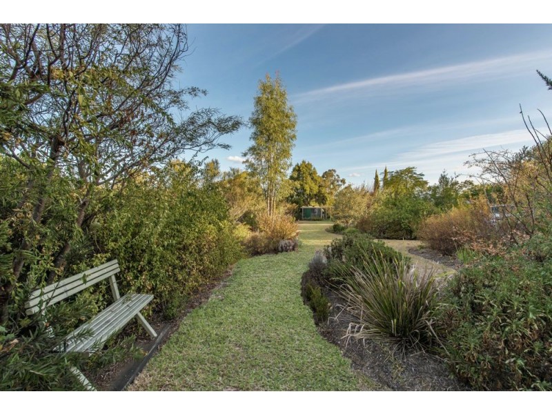 17 Lake Drive, Meringandan QLD 4352