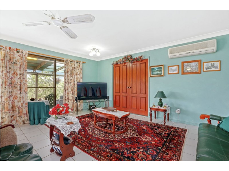 6 Logan Court, Clear Mountain QLD 4500