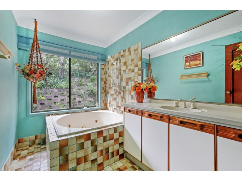 6 Logan Court, Clear Mountain QLD 4500