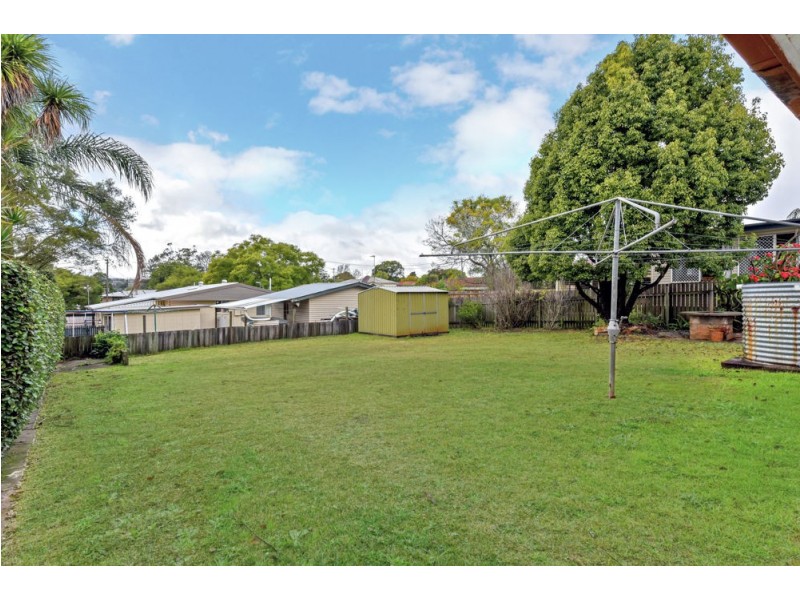 12 Esmond Street, Rockville QLD 4350