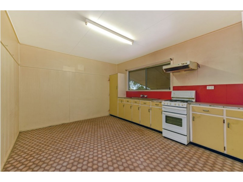 12 Esmond Street, Rockville QLD 4350