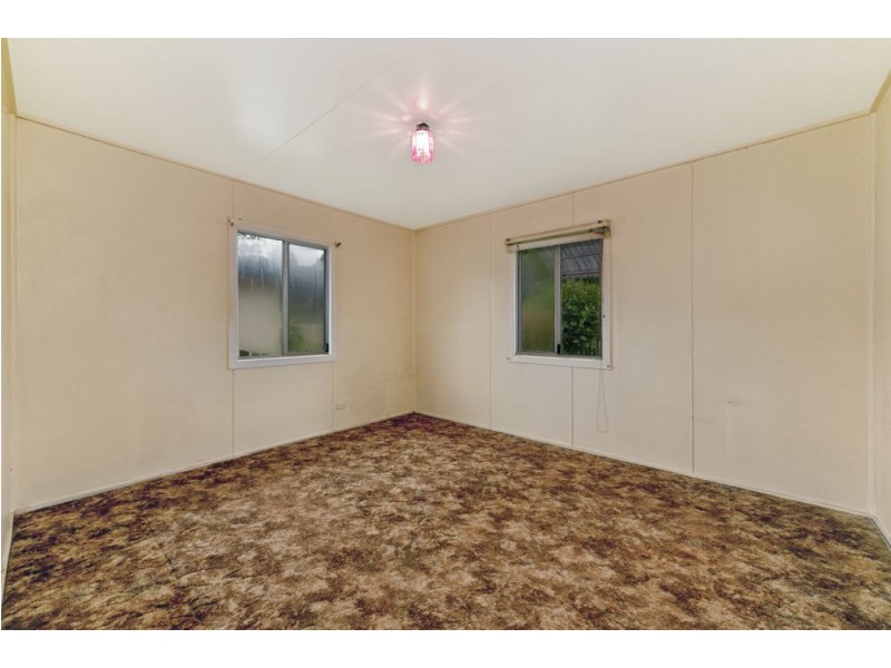 12 Esmond Street, Rockville QLD 4350