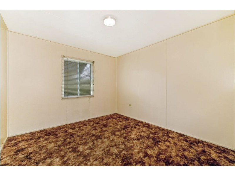 12 Esmond Street, Rockville QLD 4350