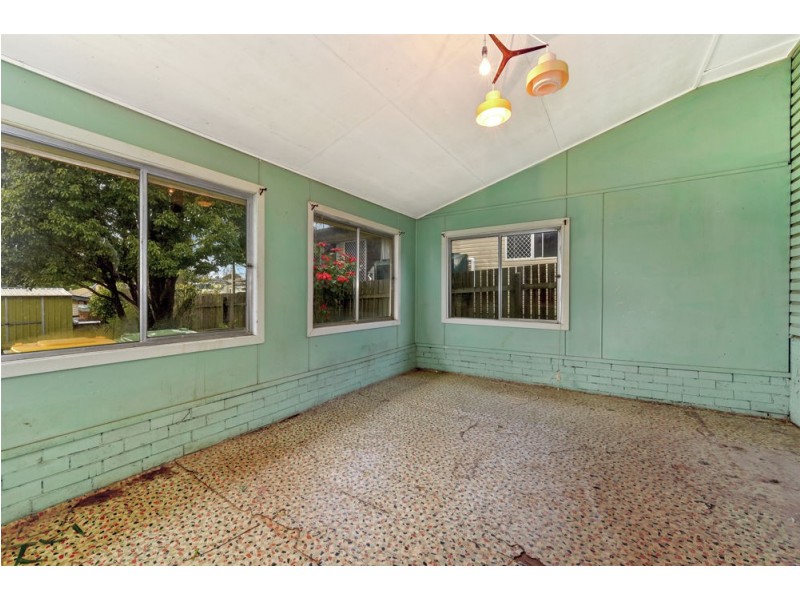 12 Esmond Street, Rockville QLD 4350