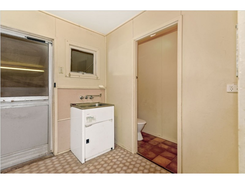 12 Esmond Street, Rockville QLD 4350