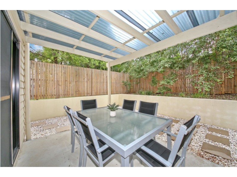 2/9 Curwen Terrace, Chermside QLD 4032