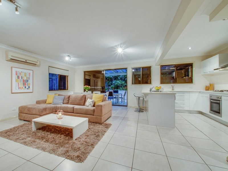 2/9 Curwen Terrace, Chermside QLD 4032