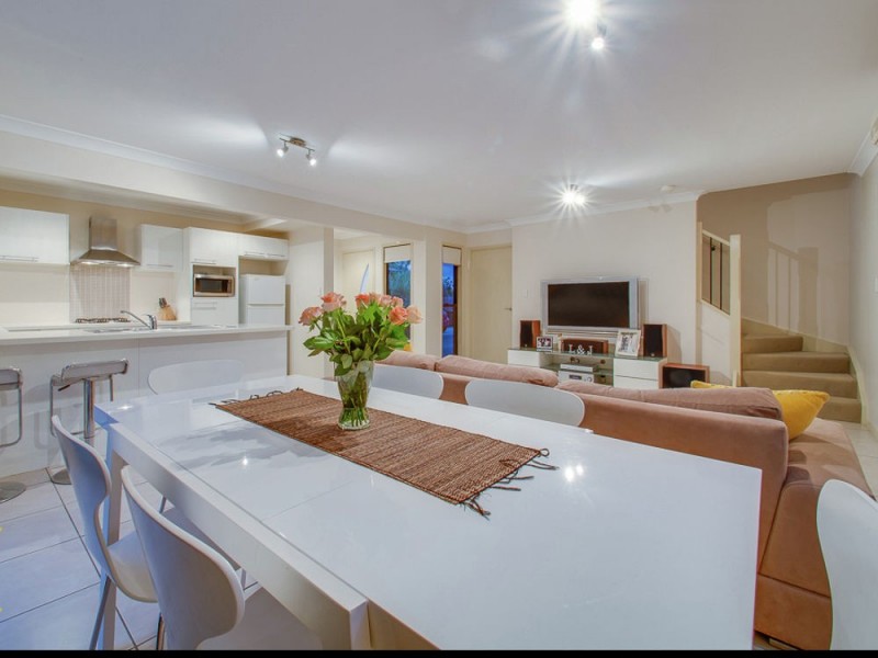 2/9 Curwen Terrace, Chermside QLD 4032