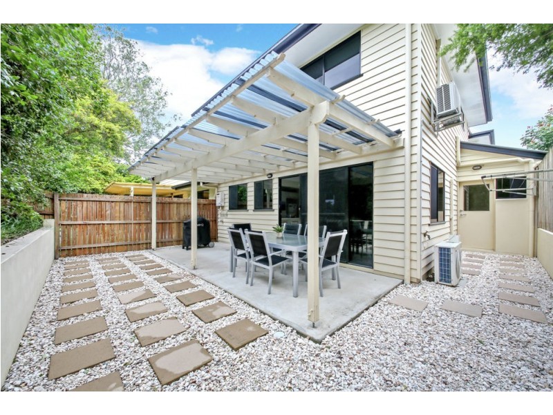 2/9 Curwen Terrace, Chermside QLD 4032