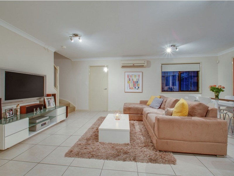 2/9 Curwen Terrace, Chermside QLD 4032