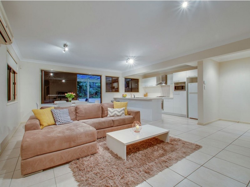 2/9 Curwen Terrace, Chermside QLD 4032