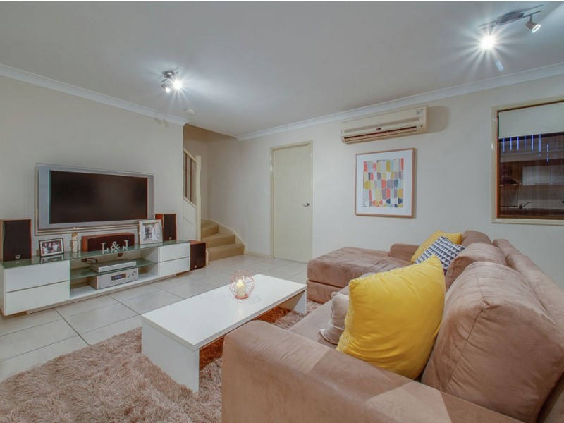 2/9 Curwen Terrace, Chermside QLD 4032