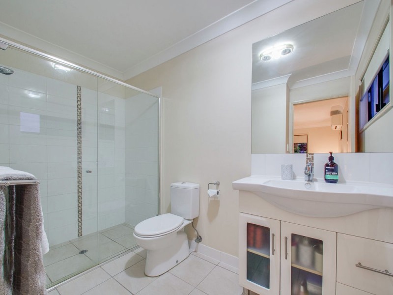 2/9 Curwen Terrace, Chermside QLD 4032