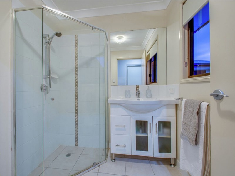 2/9 Curwen Terrace, Chermside QLD 4032