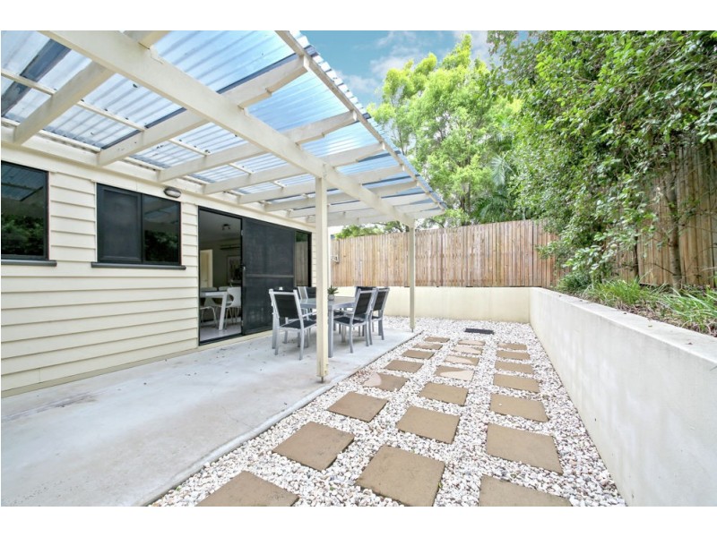 2/9 Curwen Terrace, Chermside QLD 4032