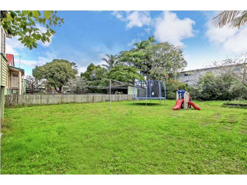 76 Nudgee Road, Hamilton QLD 4007