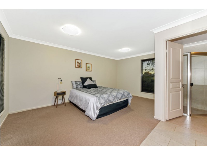 27 Nioka Drive, Highfields QLD 4352