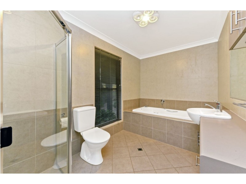 27 Nioka Drive, Highfields QLD 4352
