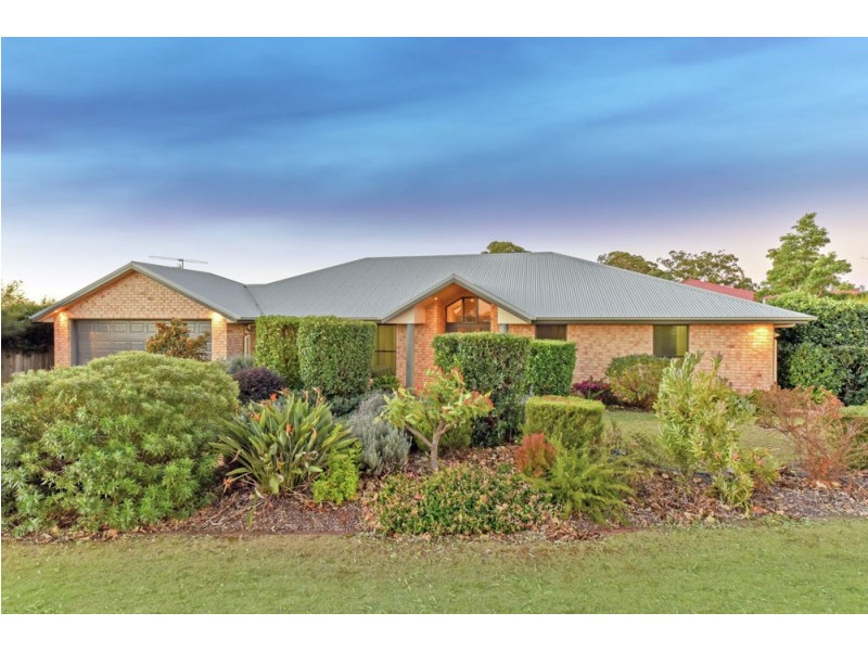 27 Nioka Drive, Highfields QLD 4352