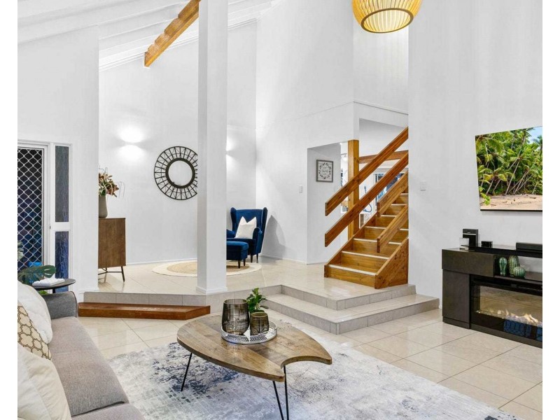 1 Courageous Court, Newport QLD 4020