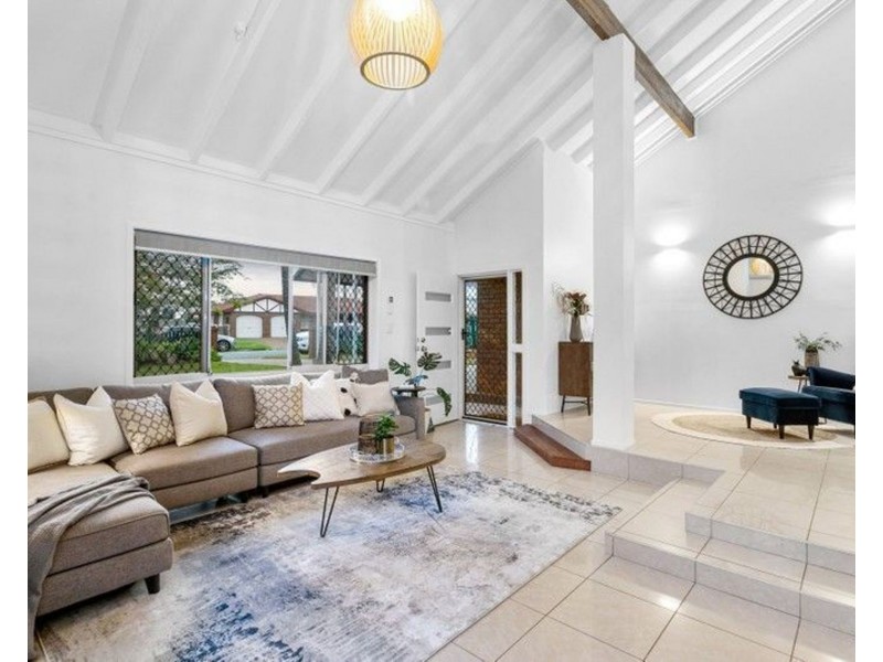 1 Courageous Court, Newport QLD 4020