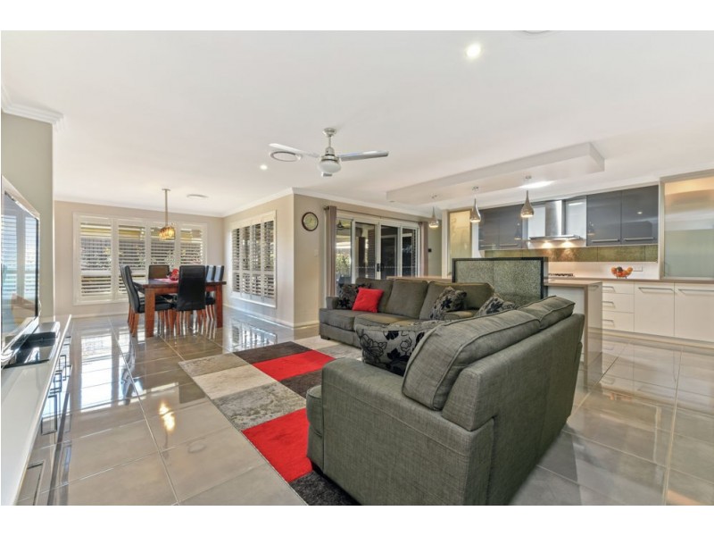5 Wagtail Drive, Highfields QLD 4352